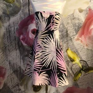 Tropical strapless dress.